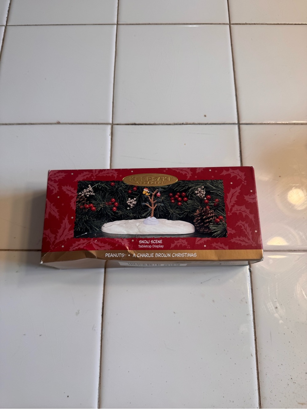 Department 56 Red and Green Peanuts Charlie Brown Snow Scene Tabletop Display